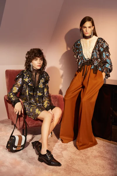 Look 16
